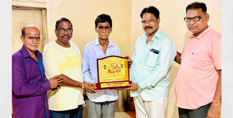 ग्रामीण नाट्य चळवळ कायम ठेवू