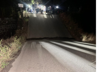 अलिबाग-रोहा मार्गावरील साकव कोसळला; दोन्ही बाजूची वाहतूक ठप्प