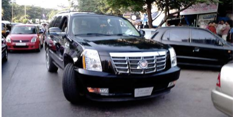 वाहनांवर काळ्या काचा लावणाऱ्यांवर कारवाईची मागणी