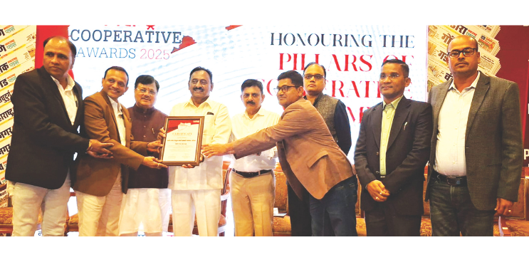 ॲड. परेश देशमुख यांचा आदर्श पतसंस्था पुरस्काराने सन्मान