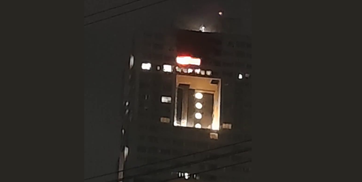 अधिराज टॉवरच्या 51 व्या मजल्यावर भीषण आग