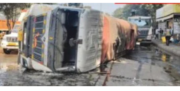 नेरुळ-उरण मार्गावर डांबर टँकर पलटी
