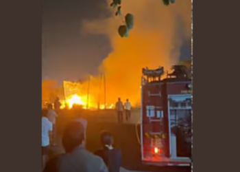 उलवे येथील अनधिकृत धाब्याला भीषण आग