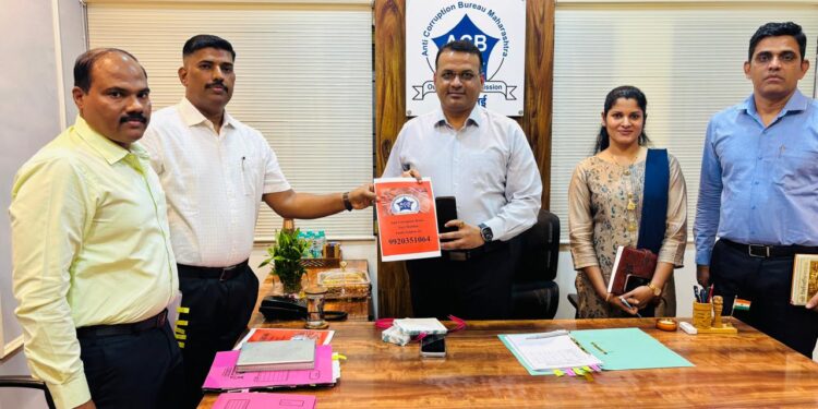 हेल्पलाईनची राहणार लाचखोरांवर नजर