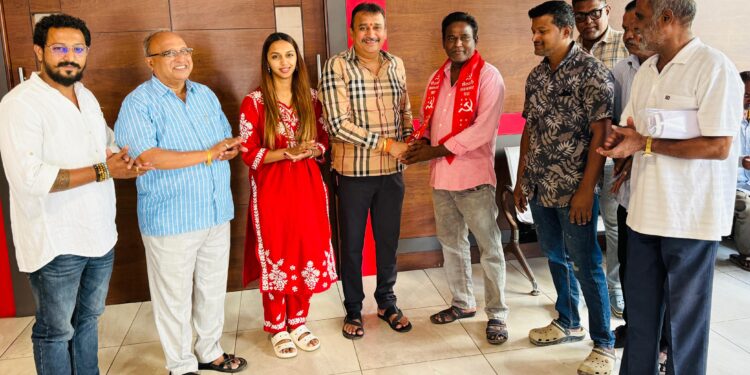 सागर बडमे यांचा शेकापमध्ये प्रवेश