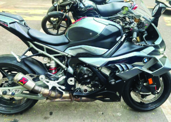 बाईकर्सना पोलिसांनी शिकवला धडा