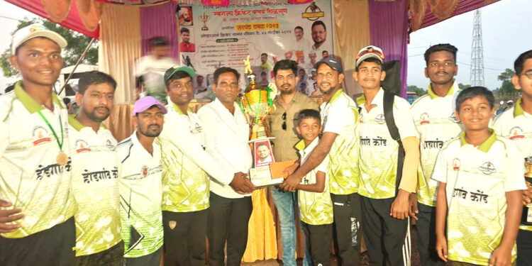 स्वराज्य क्रिकेट क्लब आयोजित ओव्हरआर्म क्रिकेट स्पर्धा