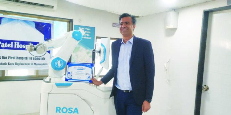रोजा रोबोटद्वारे शेकडो गुडघा प्रत्यारोपण शस्त्रक्रिया यशस्वी
