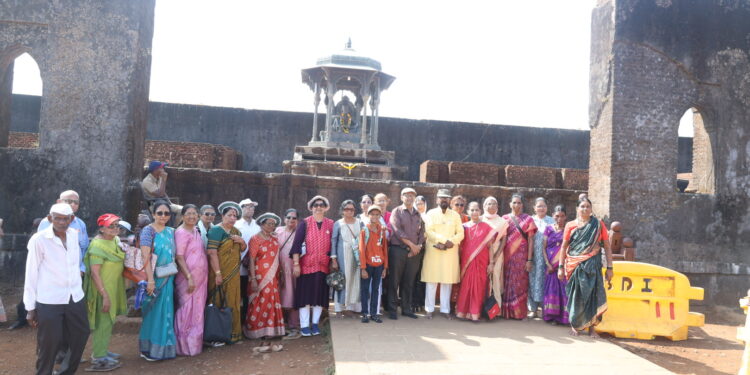 ज्येष्ठांची रायगड सहल उत्साहात पार