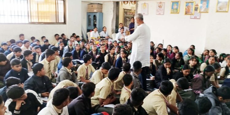 शारदा मंदिर शाळेत भाषा कार्यशाळा