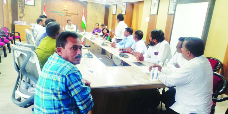 आंबा पीक विम्याच्या रकमेपासून शेतकरी वंचित