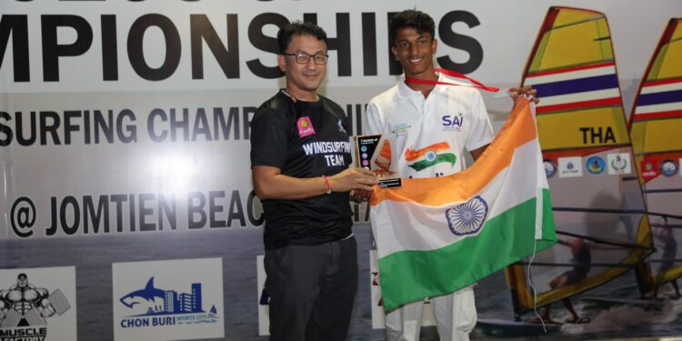 उरणच्या मोहितला टेक्नो 293 स्पर्धेत रौप्यपदक