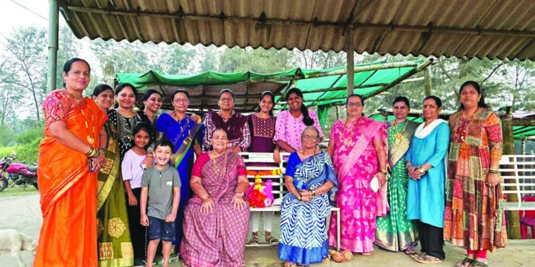 आक्षी समुद्रकिनारी आठ बेंचेसचे लोकार्पण