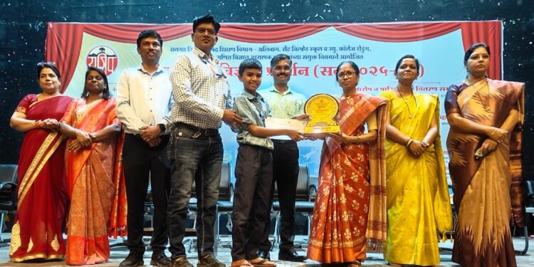 आश्रम शाळेतील विद्यार्थ्यांची मोठी भरारी