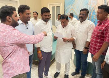 रेल्वे स्थानकाच्या नामांतरासाठी निवेदन