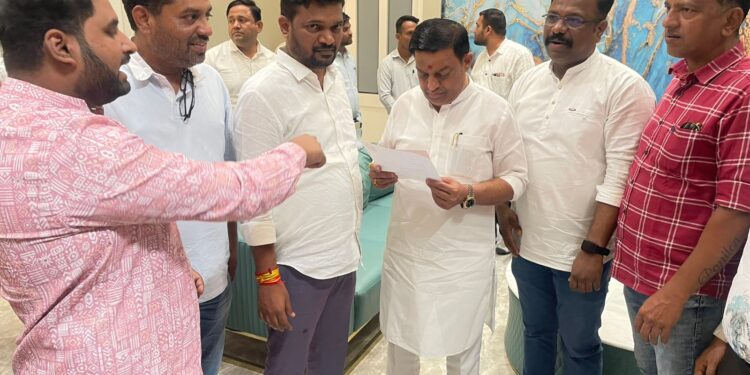 रेल्वे स्थानकाच्या नामांतरासाठी निवेदन