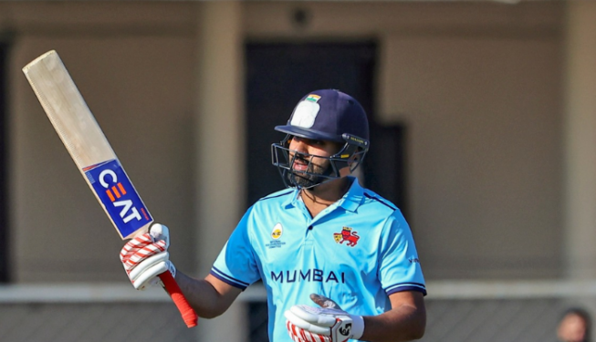 रोहित बाद होताच स्टेडियम झाले रिकामे