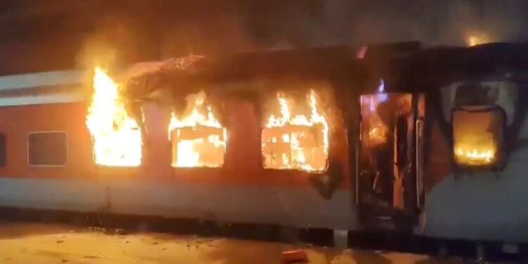 टाटानगर-एर्नाकुलम एक्सप्रेसला आग