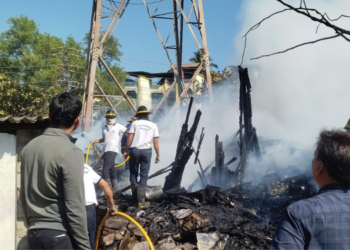 पनवेल स्टेशनजवळ हाय टेन्शन वायर तुटून भीषण आग