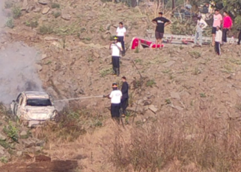 बेवारस गाड्यांना लागली आग