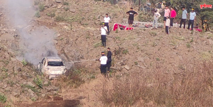 बेवारस गाड्यांना लागली आग