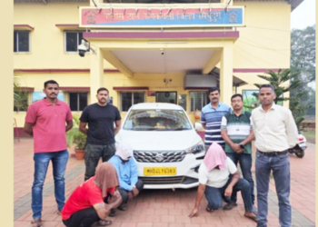 घरात घुसून दागिने चोरणाऱ्या तिघांना अटक