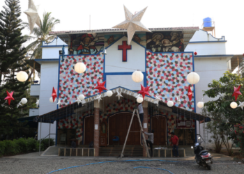 नाताळ निमित्त रोषणायीसह सजावटीची तयारी