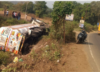 मिथेनॉल केमिकलचा टँकर पलटी