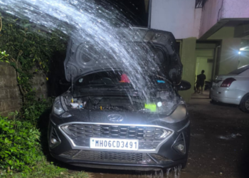 कारला लागली अचानक आग