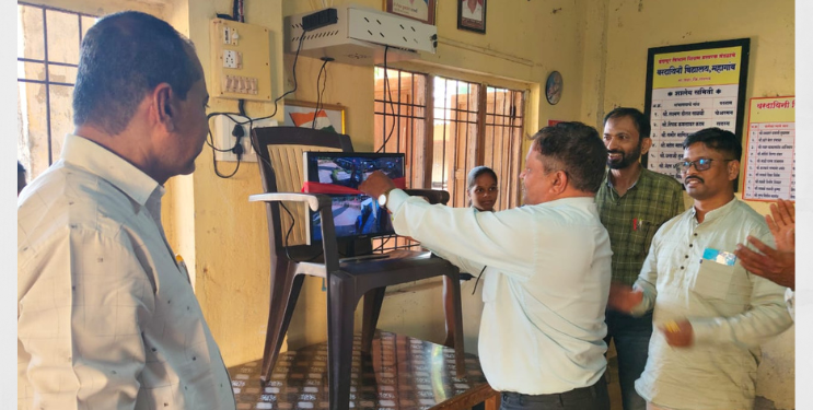 माजी विद्यार्थ्यांकडून सीसीटीव्ही कॅमेरे भेट