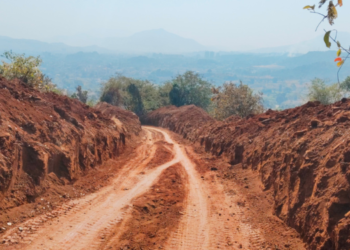 आदिवासी वाड्यांचा रस्ता वनविभागाच्या कात्रीत