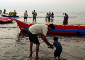 मुरुड समुद्रकिनाऱ्यांवर पर्यटकांची गर्दी