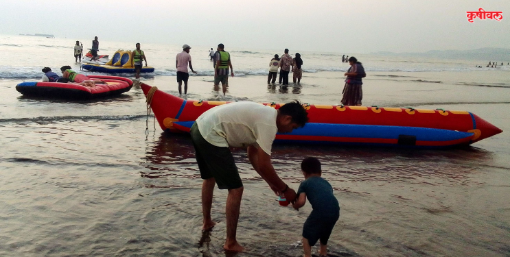 मुरुड समुद्रकिनाऱ्यांवर पर्यटकांची गर्दी