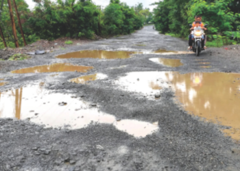 जिल्ह्यातील प्रकल्प अपूर्णच