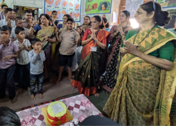 मतिमंद मुलांचा सामुदायिक वाढदिवस साजरा