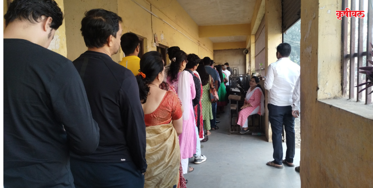 कर्जतमध्ये तब्बल चारवेळा ईव्हीएम मशीनमध्ये बिघाड