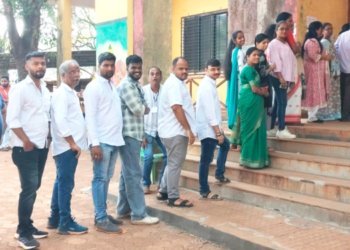 उमेदवारांचे भवितव्य ईव्हीएममध्ये बंद