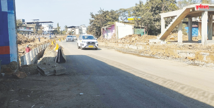 गतिरोधकांविना सर्व्हिस रोड