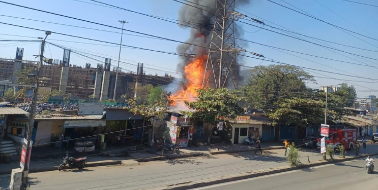 सिलिंडरचा स्फोट; बंद घराला आग