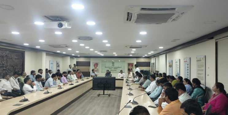 महसूल कर्मचारी आंदोलनाच्या पावित्र्यात