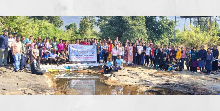 श्रमदानातून उभारले वनराई बंधारे