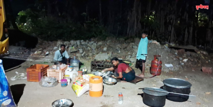 श्रीवर्धनमध्ये पार्किंगमुळे उत्तरकार्य करणाऱ्यास अडथळा