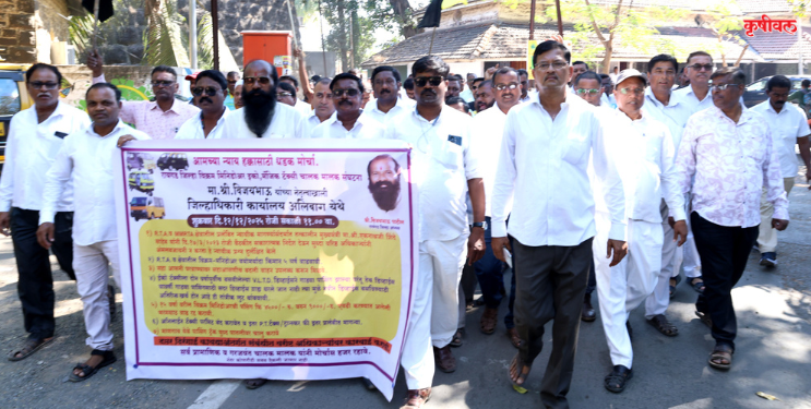 मिनीडोअर चालकांचा धडक मोर्चा