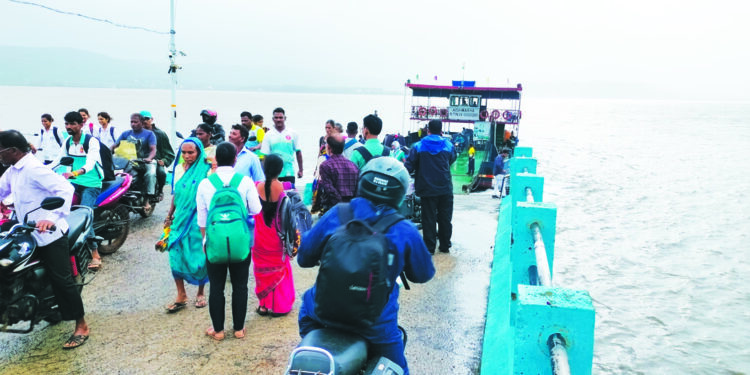 दिघी जलवाहतुकीची पर्यटन हंगामात रखडपट्टी