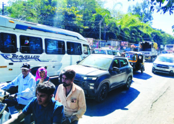 वाहतूक कोंडीचे संकट कायम; अलिबाग-वडखळ मार्गावरील प्रवासी त्रस्त