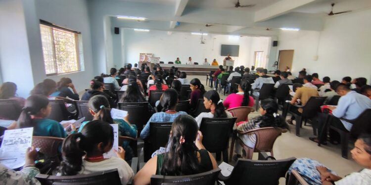 वीर वाजेकर महाविद्यालयात कौशल विकास मार्गदर्शन कार्यशाळा संपन्न