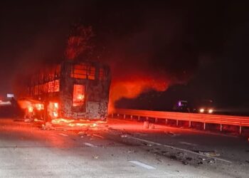 समृद्धी महामार्गावर खासगी ट्रॅव्हल्सला भीषण आग