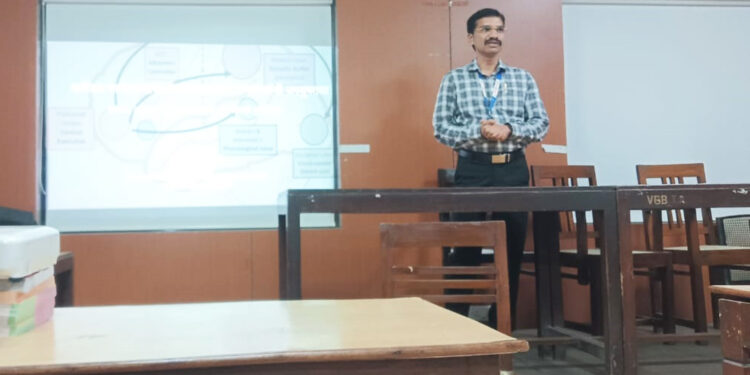 लेखन स्पर्धेत राजेंद्र द्वितीय