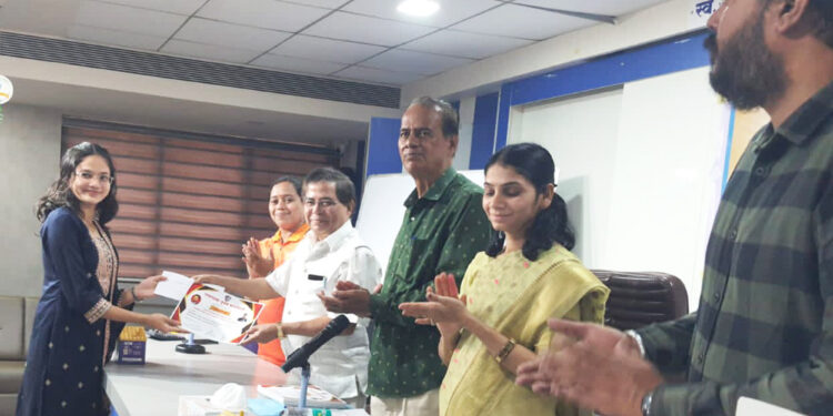 निबंध स्पर्धा बक्षीस समारंभ