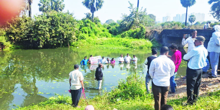 पळस्पे गावात सांडपाणी नदीपात्रात